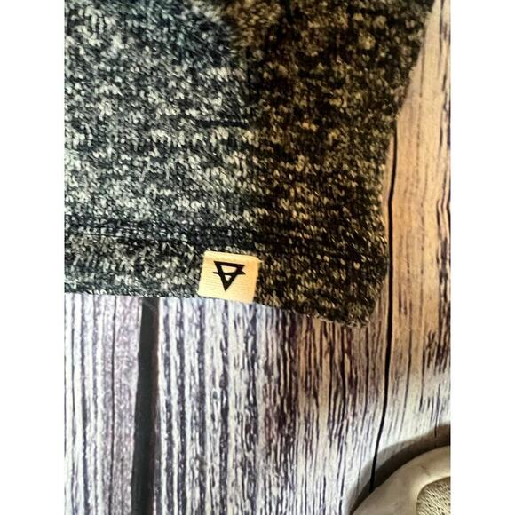 Boys Liv Outdoor Insulating Sweater Fleece, Gray, 1/4 Zip, NWT, Small 7/8, Warm - Picture 5 of 9